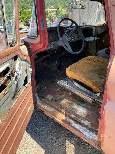 GMC Suburban 1961 image number 11