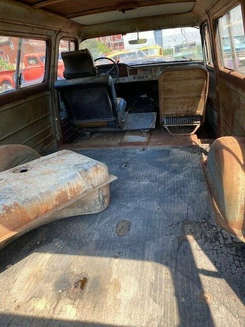 GMC Suburban 1961 image number 25