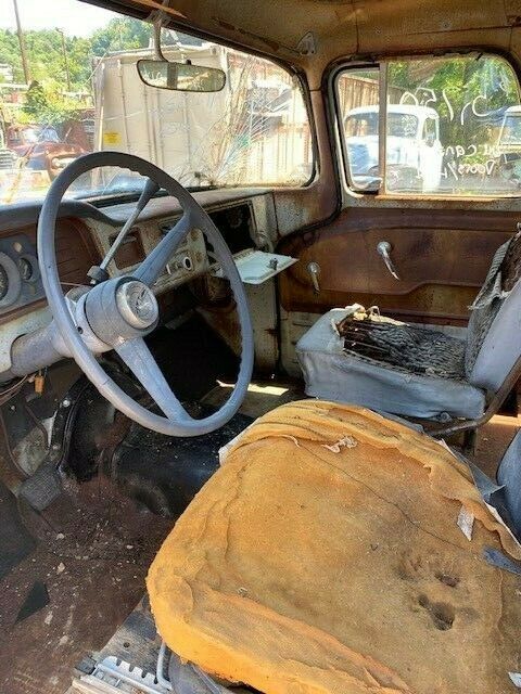 GMC Suburban 1961 image number 30
