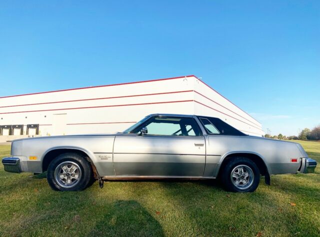 Oldsmobile Cutlass 1976 image number 23