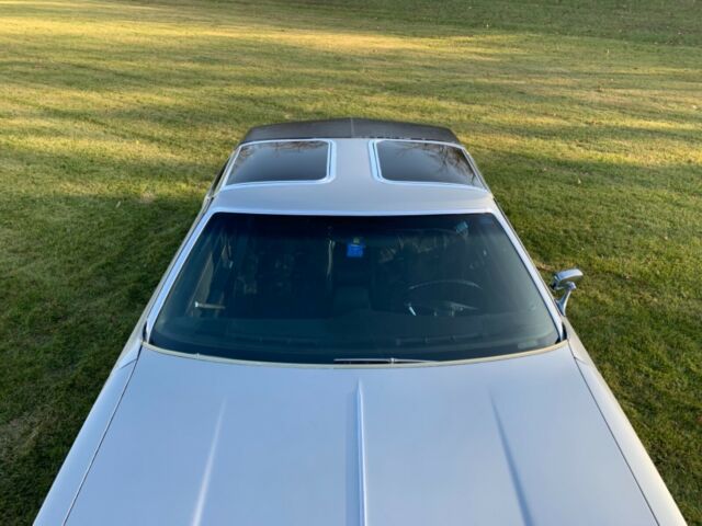 Oldsmobile Cutlass 1976 image number 30