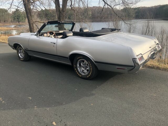 Oldsmobile Cutlass Supreme Classic 1972 image number 28