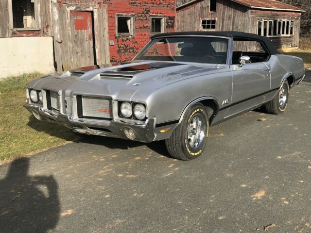 Oldsmobile Cutlass Supreme Classic 1972 image number 34