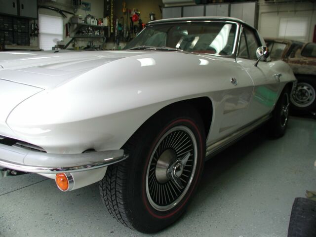 Chevrolet Corvette 1964 image number 28