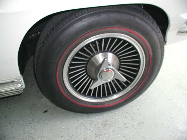 Chevrolet Corvette 1964 image number 31