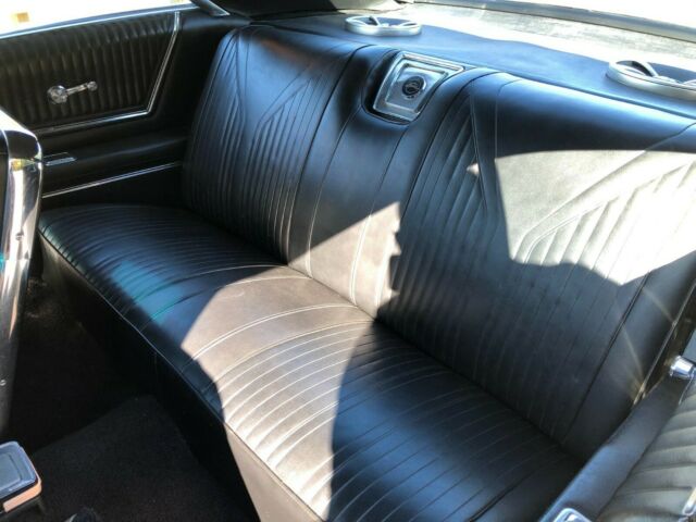 Chevrolet Impala 1965 image number 23