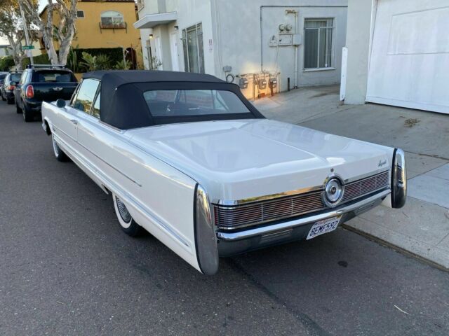 Chrysler Imperial Crown 1967 image number 27