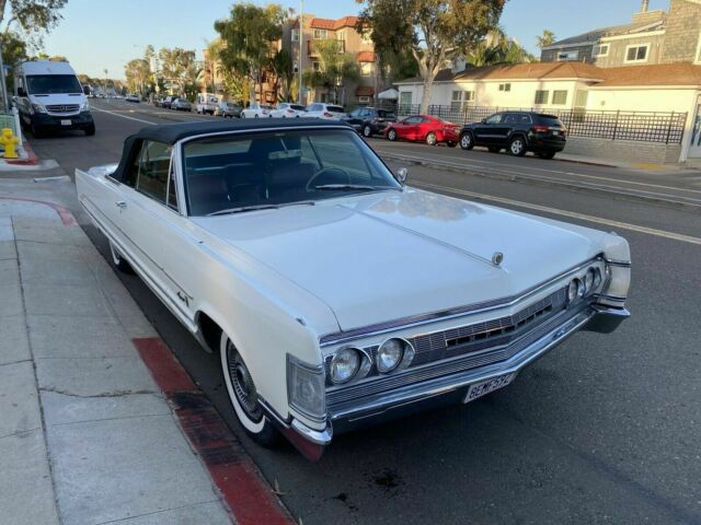 Chrysler Imperial Crown 1967 image number 9