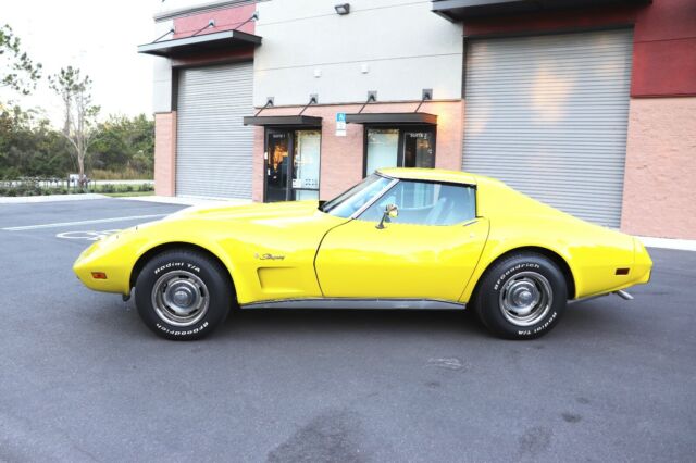 Chevrolet Corvette 1976 image number 1