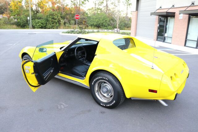 Chevrolet Corvette 1976 image number 11