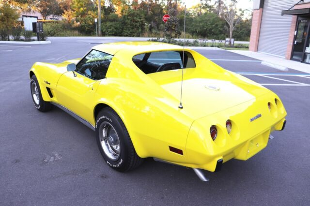 Chevrolet Corvette 1976 image number 2
