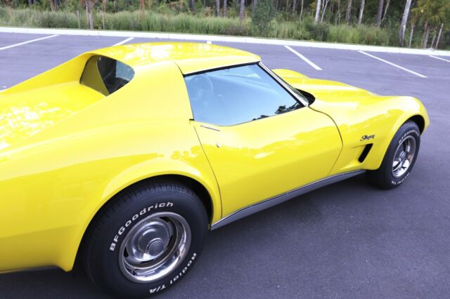Chevrolet Corvette 1976 image number 30