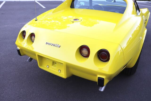 Chevrolet Corvette 1976 image number 31