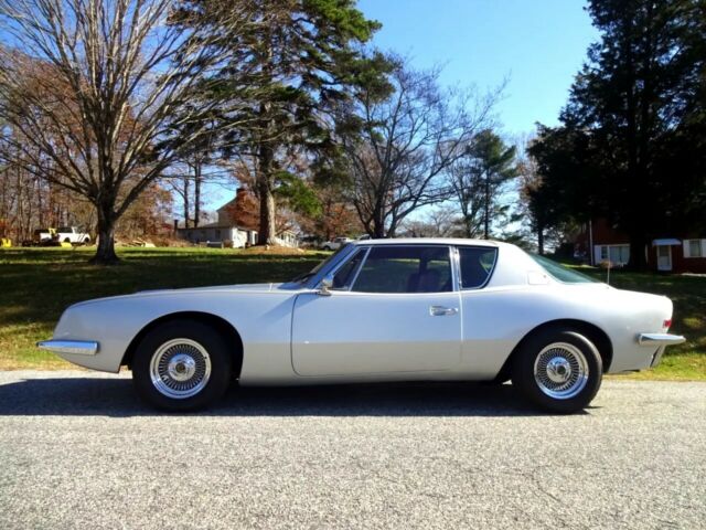 Studebaker Avanti 1973 image number 12