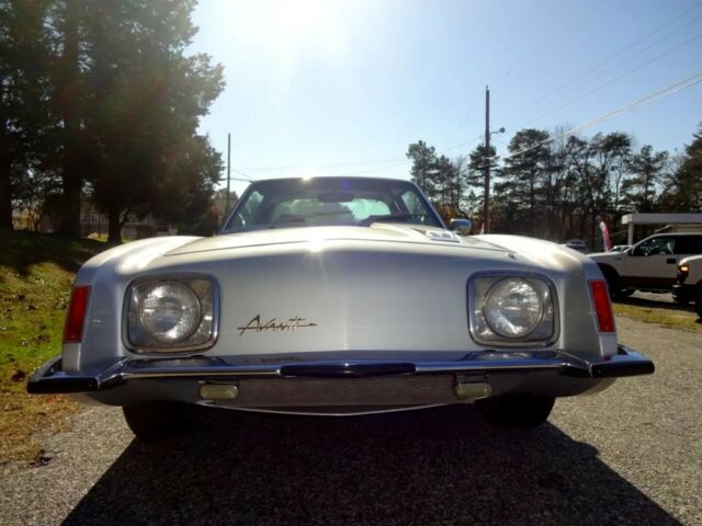 Studebaker Avanti 1973 image number 4