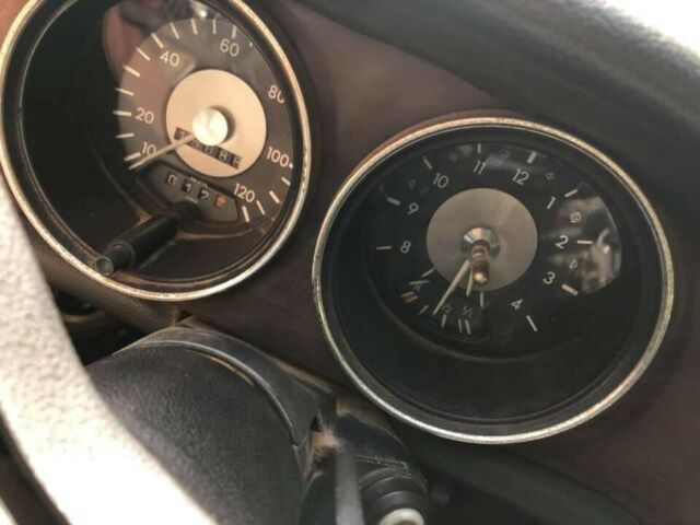 Volkswagen Karmann Ghia 1972 image number 20