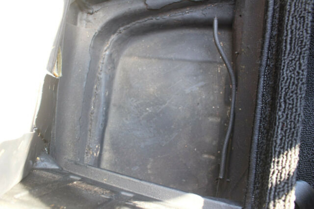 Volkswagen Karmann Ghia 1972 image number 18