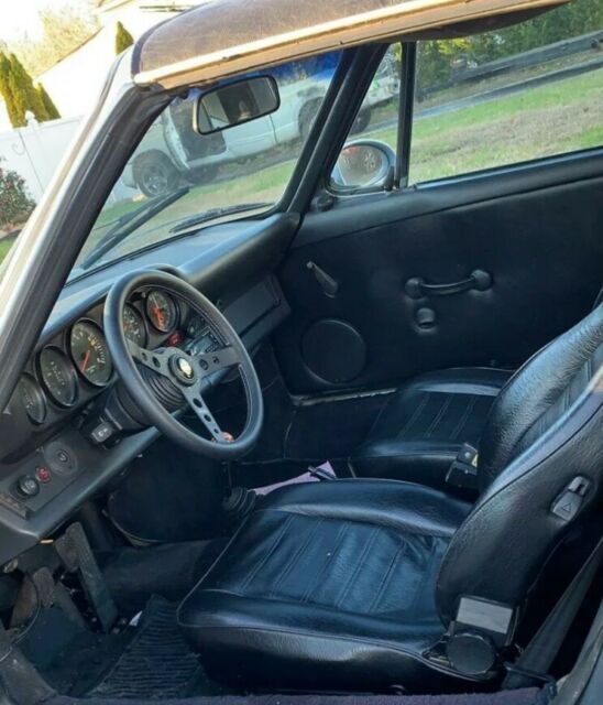 Porsche 911 1976 image number 28