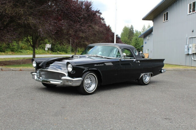 Ford Thunderbird 1957 image number 2