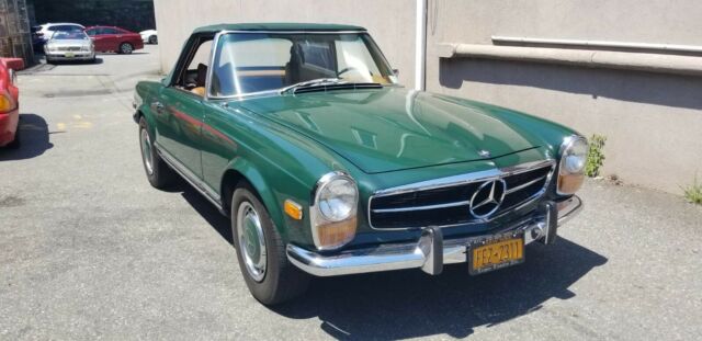 Mercedes-Benz SL-Class 1970 image number 21