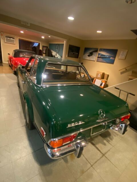 Mercedes-Benz SL-Class 1970 image number 29