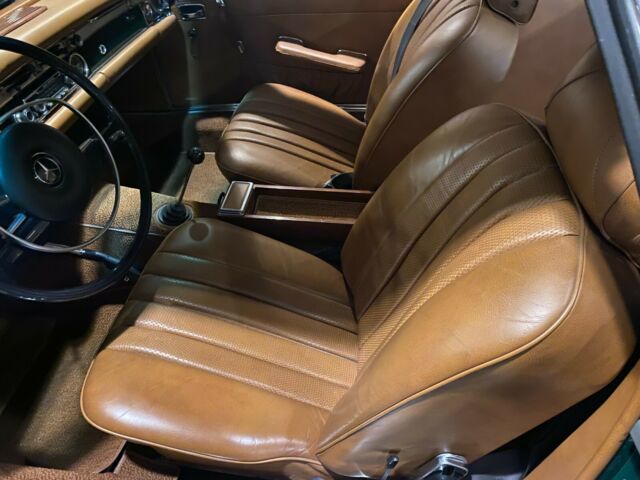 Mercedes-Benz SL-Class 1970 image number 35