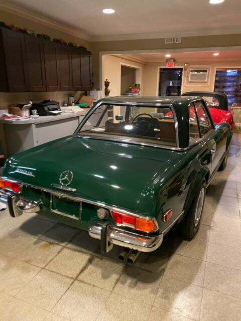 Mercedes-Benz SL-Class 1970 image number 6