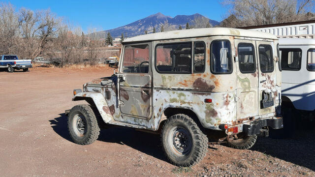 Toyota Land Cruiser 1976 image number 2