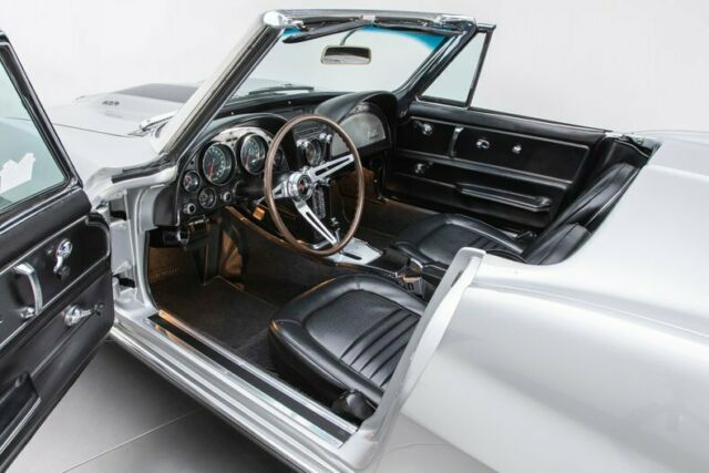 Chevrolet Corvette 1967 image number 26