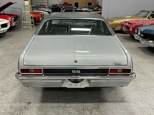 Chevrolet Nova 1972 image number 4