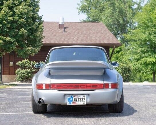 Porsche 911 1976 image number 2