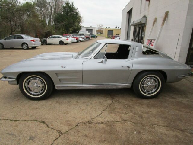 Chevrolet Corvette 1963 image number 0