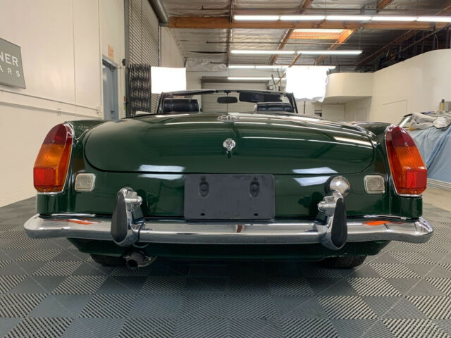 MG MGB 1972 image number 22