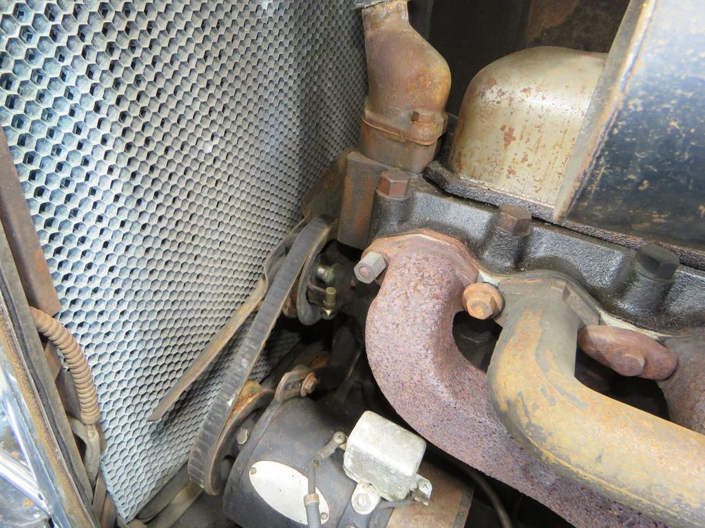 Chevrolet 2 DOOR COACH 1930 image number 17
