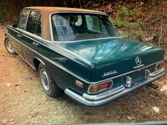 Mercedes-Benz 200-Series 1970 image number 2