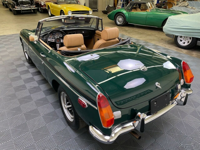 MG MGB 1972 image number 10