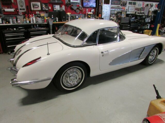 Chevrolet Corvette 1958 image number 19