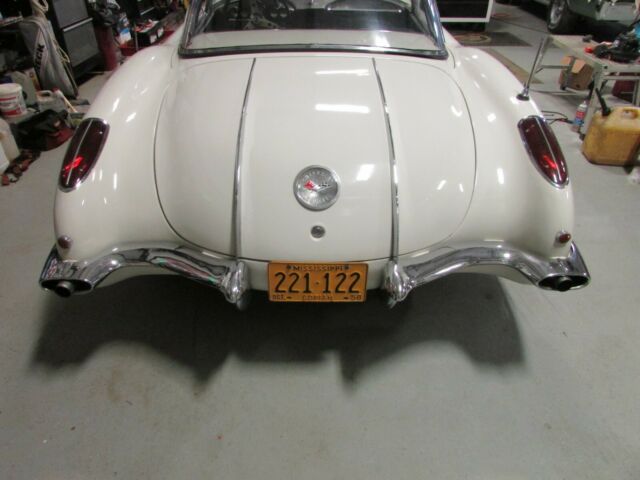 Chevrolet Corvette 1958 image number 21