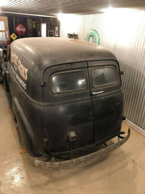 Chevrolet Suburban 1950 image number 2