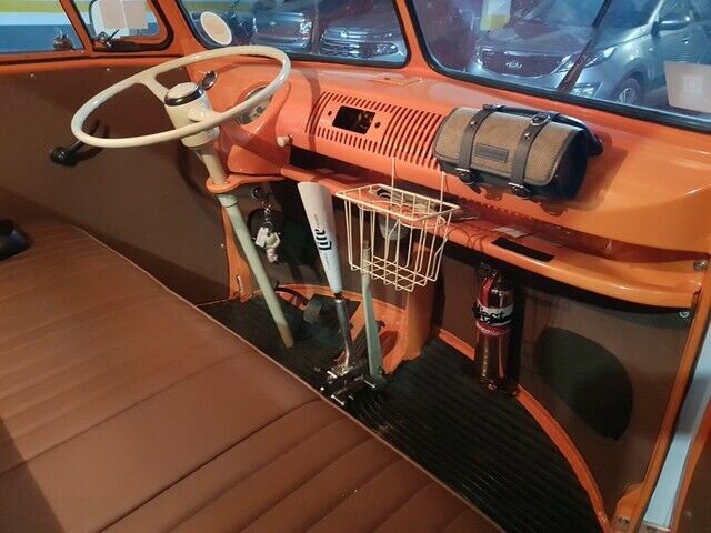 Volkswagen Bus/Vanagon 1975 image number 6