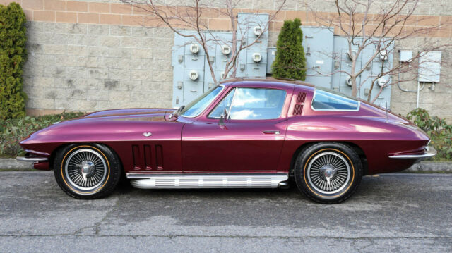 Chevrolet Corvette 1965 image number 0