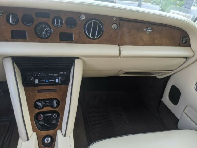 Rolls-Royce Silver Shadow 1974 image number 24