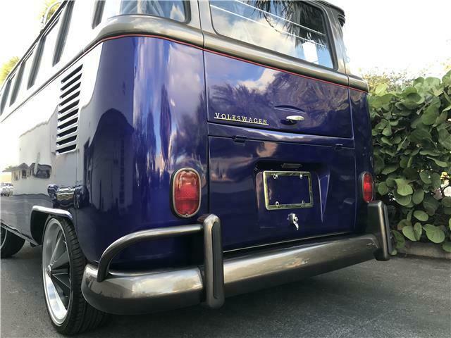 Volkswagen Bus/Vanagon 1972 image number 10