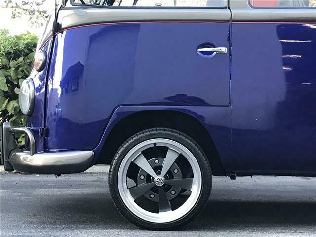 Volkswagen Bus/Vanagon 1972 image number 18