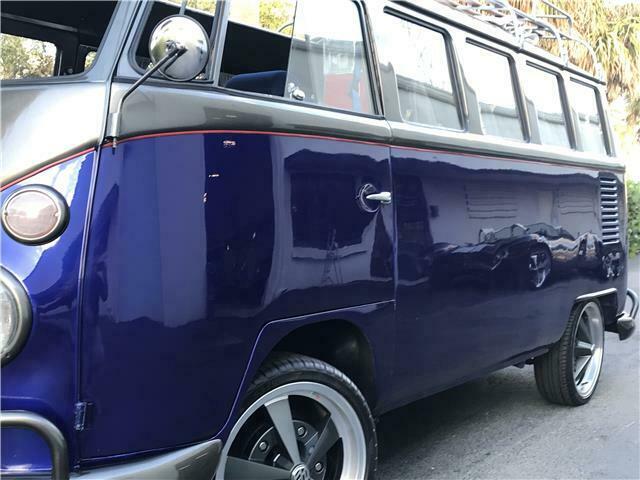 Volkswagen Bus/Vanagon 1972 image number 4