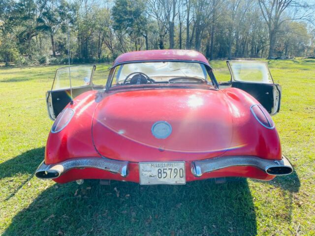 Chevrolet Corvette 1960 image number 32