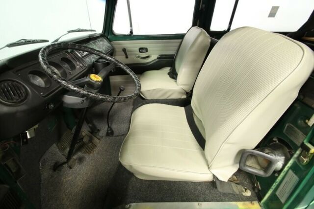 Volkswagen Bus/Vanagon 1970 image number 28