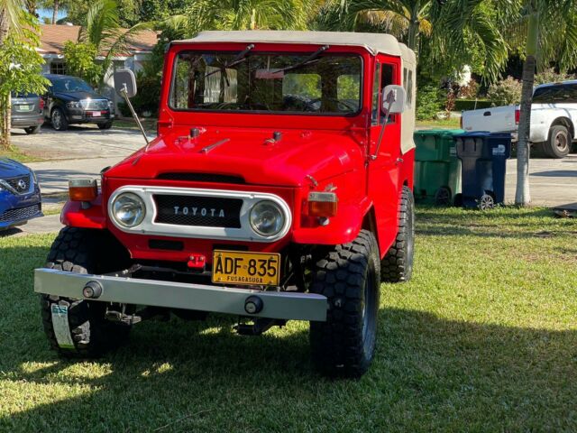 Toyota Land Cruiser 1971 image number 12