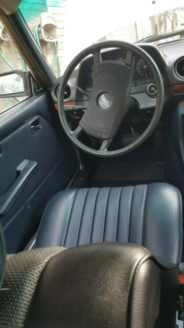 Mercedes-Benz 300-Series 1978 image number 20