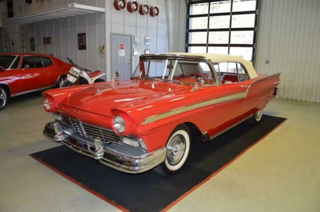 Ford Fairlane 1957 image number 1